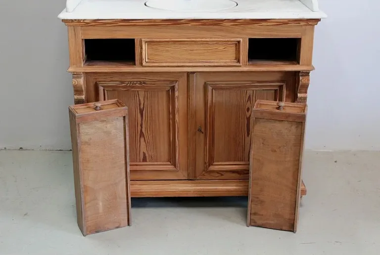 Toilet furniture - 1920
