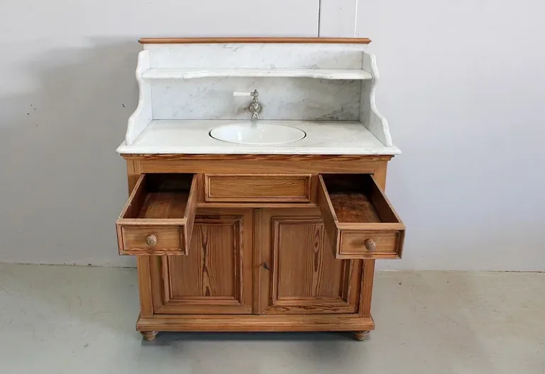 Toilet furniture - 1920