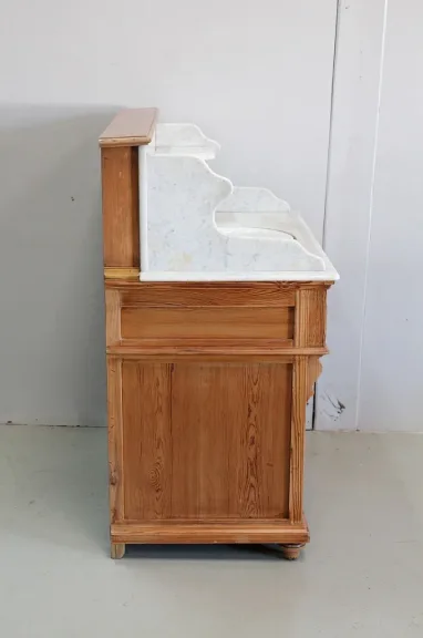 Toilet furniture - 1920
