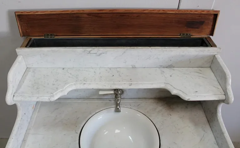 Toilet furniture - 1920