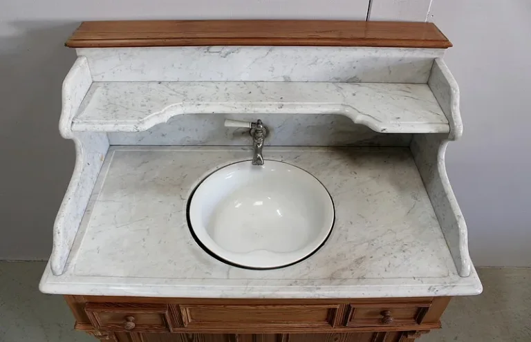 Toilet furniture - 1920