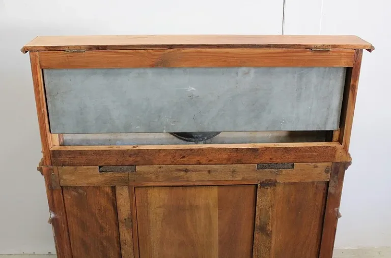 Toilet furniture - 1920