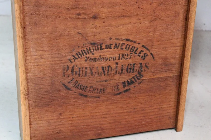 Small office in the town of Guinand-Leglas - 20th century