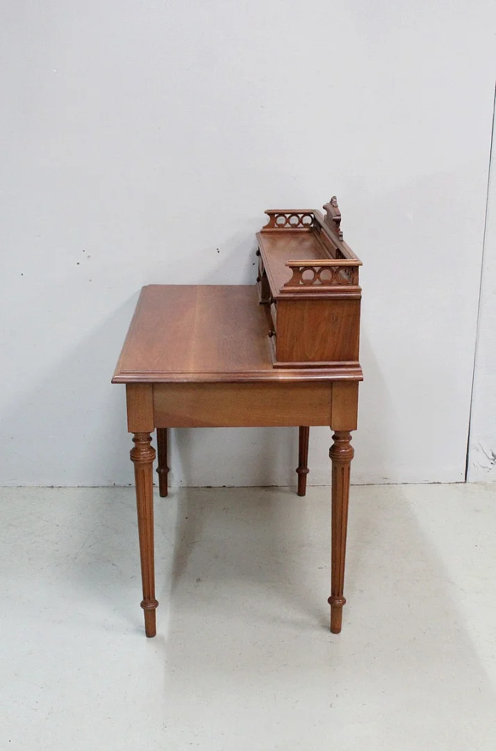 Small office in the town of Guinand-Leglas - 20th century