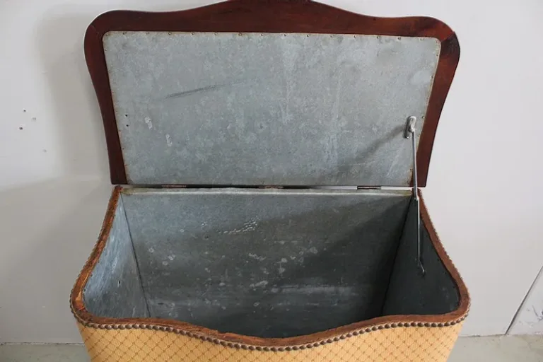 Coffre à linge Napoléon III matelassé – XIXème