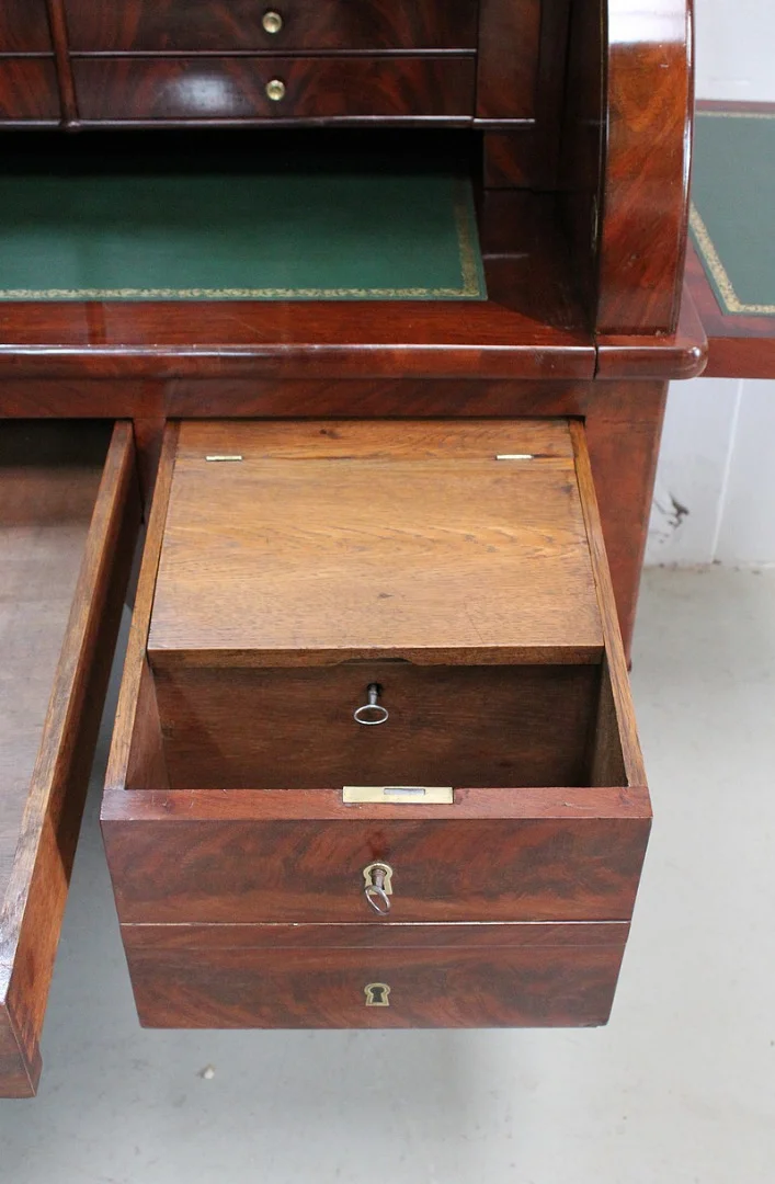 Imposant bureau à cylindre Directoire – XVIIIème