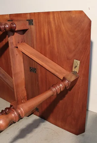 FRANZÖSISCHER TISCH AUS DEM 19. JAHRHUNDERT