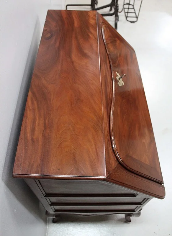 Bureau de Pente Louis XV d'armateur nantais en Acajou XVIIIe