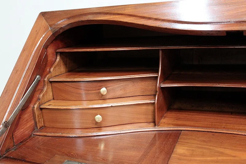 Bureau de Pente Louis XV d'armateur nantais en Acajou XVIIIe