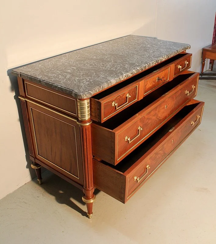 Commode en Acajou – Époque Louis XVI.
