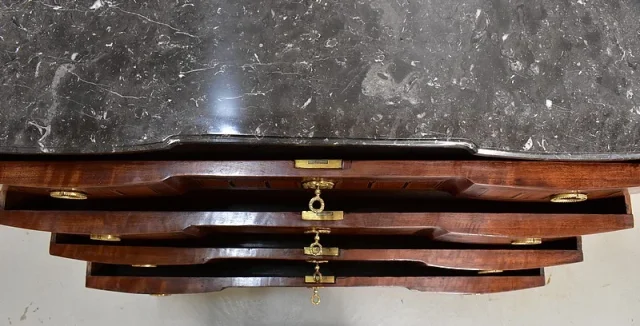 Commode en Marqueterie Transition Louis XV / Louis XVI – 1ère partie XIXe