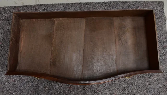 Commode Nantaise de Port en Bois d'Amarante massif, Epoque Louis XV - 1770