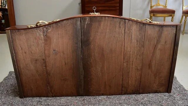 Commode Nantaise de Port en Bois d'Amarante massif, Epoque Louis XV - 1770