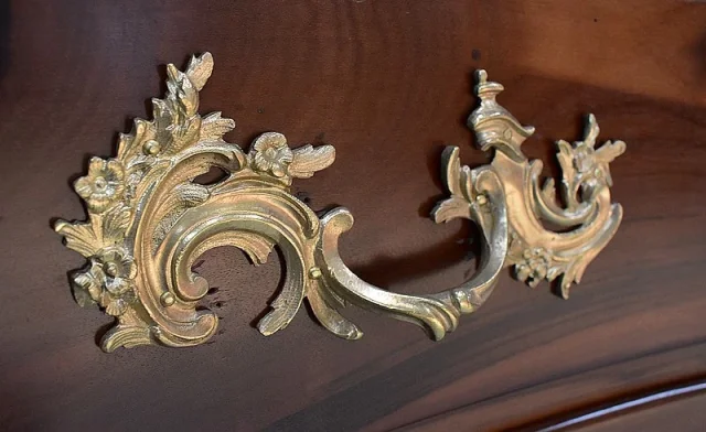 Commode Nantaise de Port en Bois d'Amarante massif, Epoque Louis XV - 1770