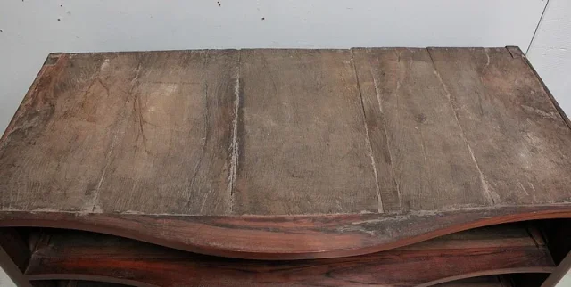 Commode Nantaise de Port en Bois d'Amarante massif, Epoque Louis XV - 1770
