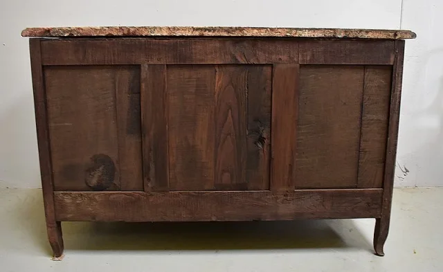 Commode Nantaise de Port en Bois d'Amarante massif, Epoque Louis XV - 1770