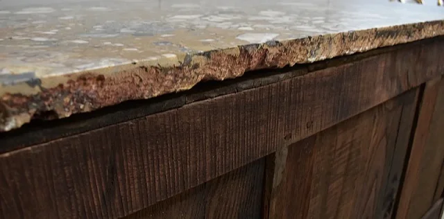 Commode Nantaise de Port en Bois d'Amarante massif, Epoque Louis XV - 1770