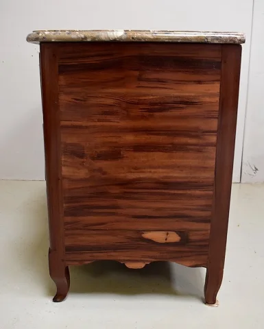 Commode Nantaise de Port en Bois d'Amarante massif, Epoque Louis XV - 1770
