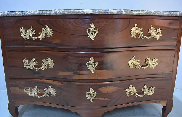 Commode Nantaise de Port en Bois d'Amarante massif, Epoque Louis XV - 1770