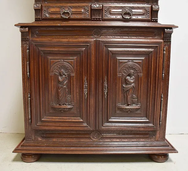 NEO GOTHIC STYLE BUFFET