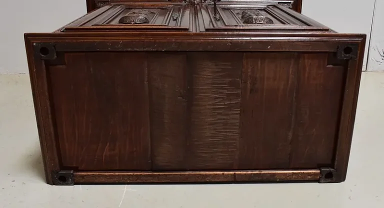 NEO GOTHIC STYLE BUFFET