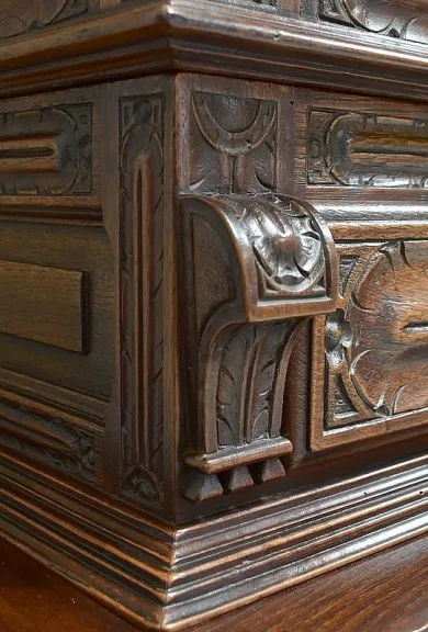NEO GOTHIC STYLE BUFFET