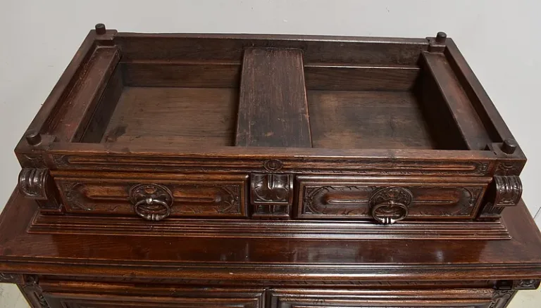 NEO GOTHIC STYLE BUFFET