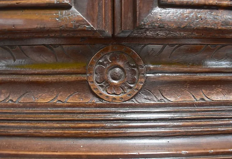 NEO GOTHIC STYLE BUFFET