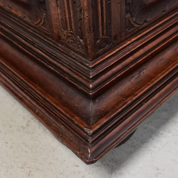 NEO GOTHIC STYLE BUFFET