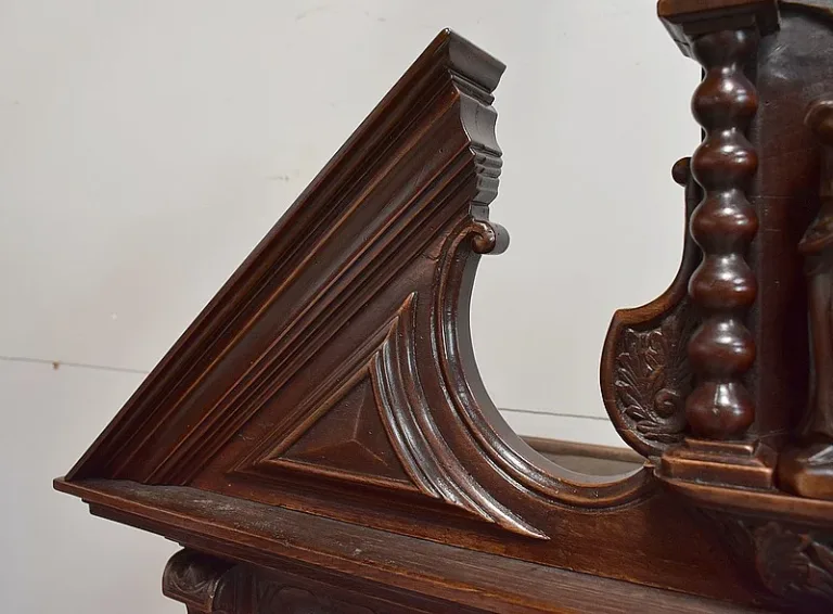 NEO GOTHIC STYLE BUFFET