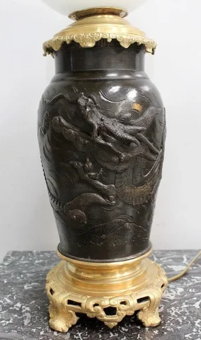 Paire de Lampes Asiatiques à Patine Brune – 1900