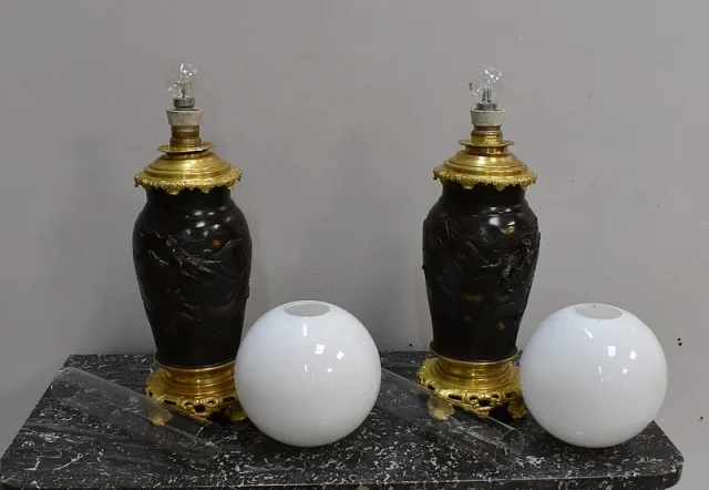 Paire de Lampes Asiatiques à Patine Brune – 1900