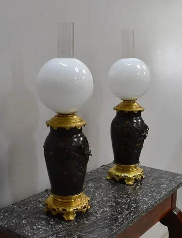 Paire de Lampes Asiatiques à Patine Brune – 1900