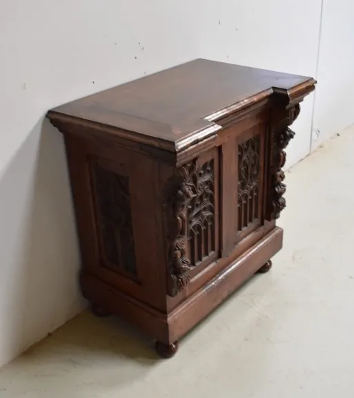 Petit Coffre à Linge de Palier en Chêne, goût Renaissance – Fin XIXe