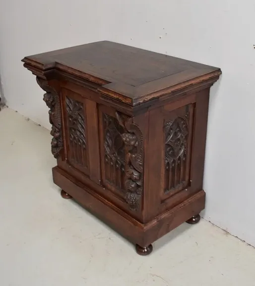 Petit Coffre à Linge de Palier en Chêne, goût Renaissance – Fin XIXe