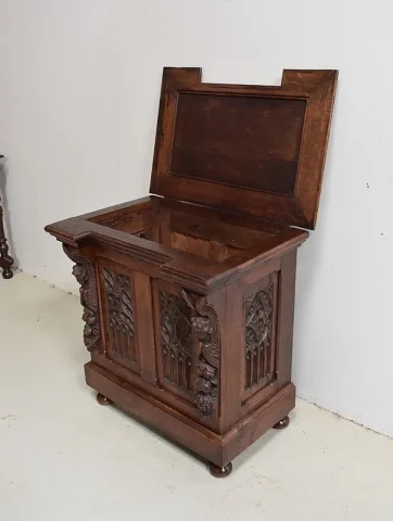 Petit Coffre à Linge de Palier en Chêne, goût Renaissance – Fin XIXe