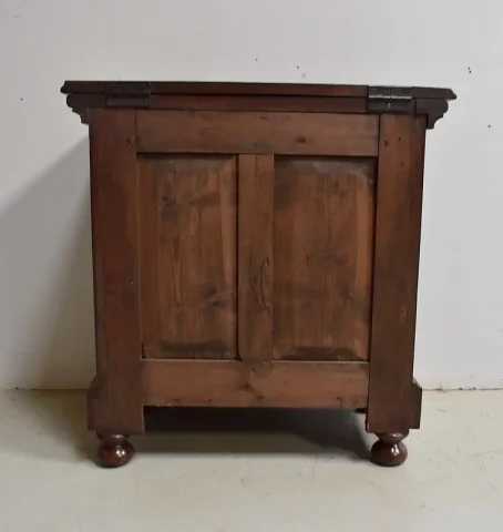 Petit Coffre à Linge de Palier en Chêne, goût Renaissance – Fin XIXe