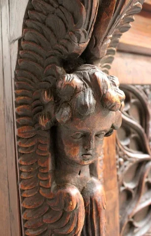 Petit Coffre à Linge de Palier en Chêne, goût Renaissance – Fin XIXe