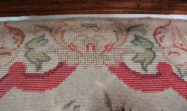 Fauteuil en Frêne et Points de Croix, époque Régence – Début XVIIIe