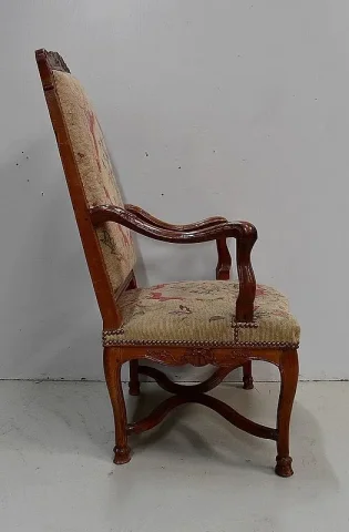 Fauteuil en Frêne et Points de Croix, époque Régence – Début XVIIIe