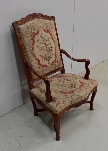 Fauteuil en Frêne et Points de Croix, époque Régence – Début XVIIIe
