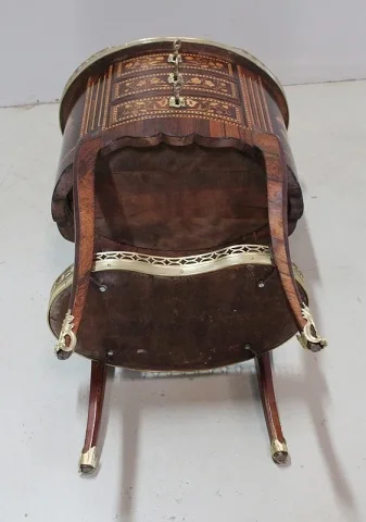 Petite Commode Chiffonnière Marquetée, en Palissandre, style Transition Louis XV / Louis XVI – Milieu XIXe