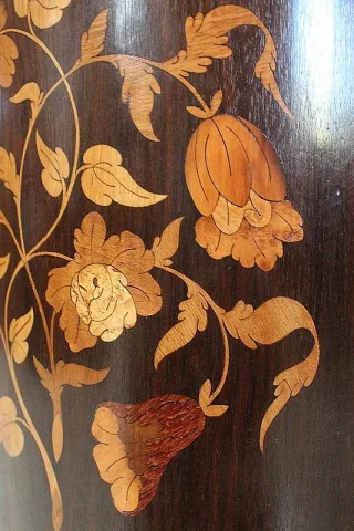 Petite Commode Chiffonnière Marquetée, en Palissandre, style Transition Louis XV / Louis XVI – Milieu XIXe