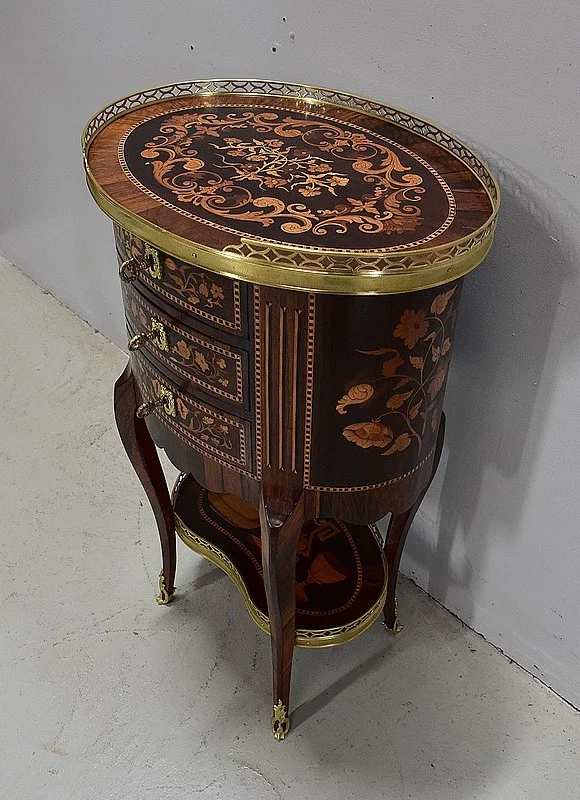 FRENCH CHEST OF DRAWERS