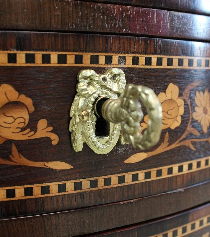 FRENCH CHEST OF DRAWERS