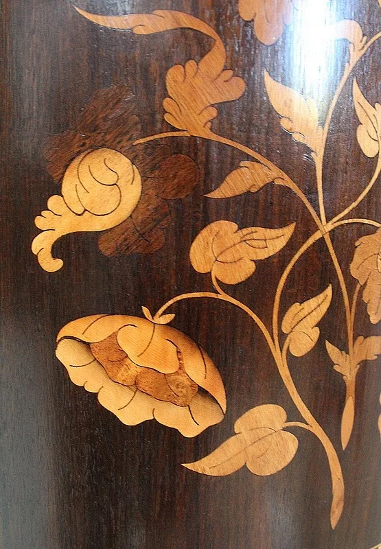 FRENCH CHEST OF DRAWERS