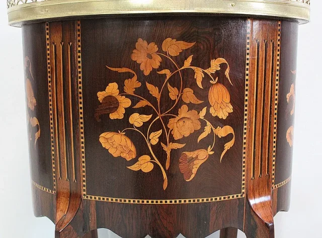 Petite Commode Chiffonnière Marquetée, en Palissandre, style Transition Louis XV / Louis XVI – Milieu XIXe