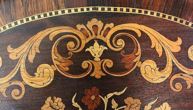 Petite Commode Chiffonnière Marquetée, en Palissandre, style Transition Louis XV / Louis XVI – Milieu XIXe