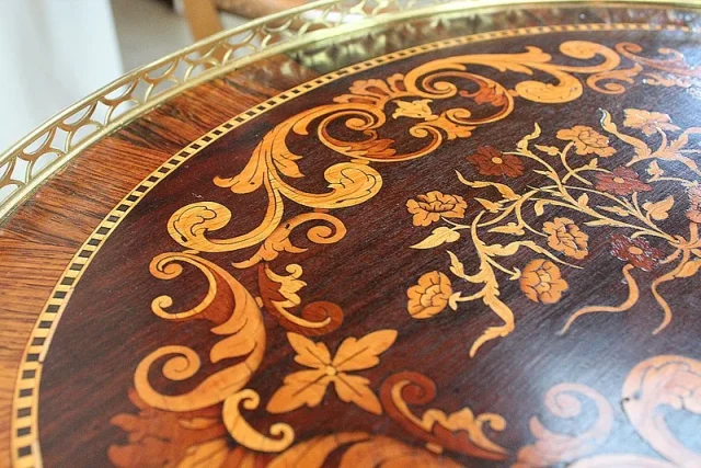 Petite Commode Chiffonnière Marquetée, en Palissandre, style Transition Louis XV / Louis XVI – Milieu XIXe