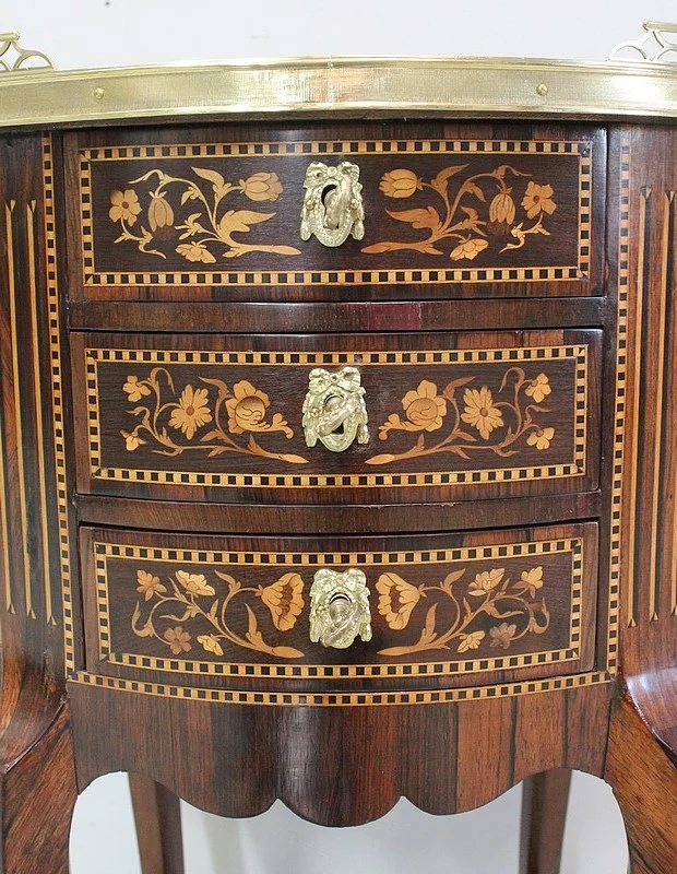 FRENCH CHEST OF DRAWERS